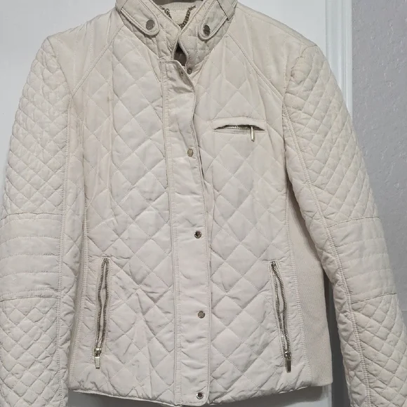 Elegant Cream Quilted Women's Jacket - Picture 13 of 14